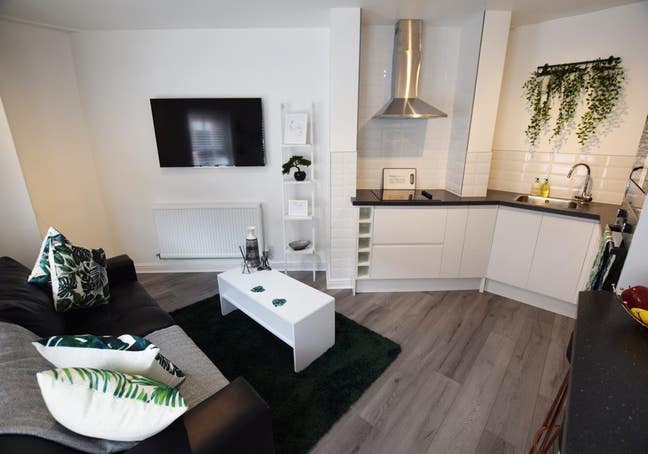 Stylish 2 Bed Female Student Flat share  Main Photo