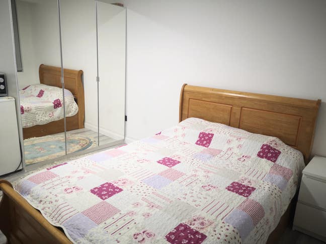 Double room well furnished near to station Main Photo