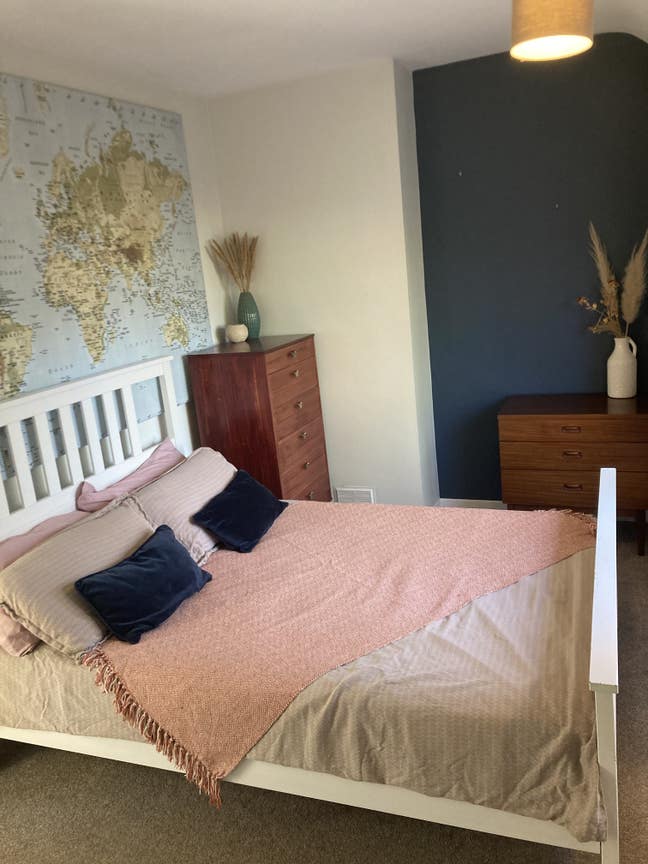 Bright double room available in heart of NR3.  Main Photo