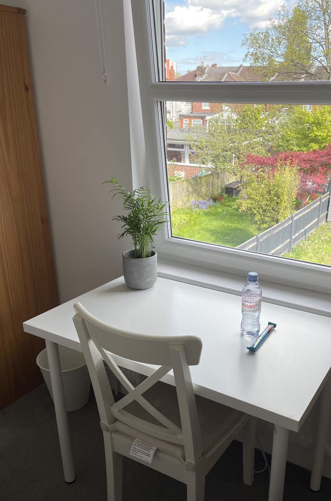 Newly decorated rooms in sought-after area! Main Photo