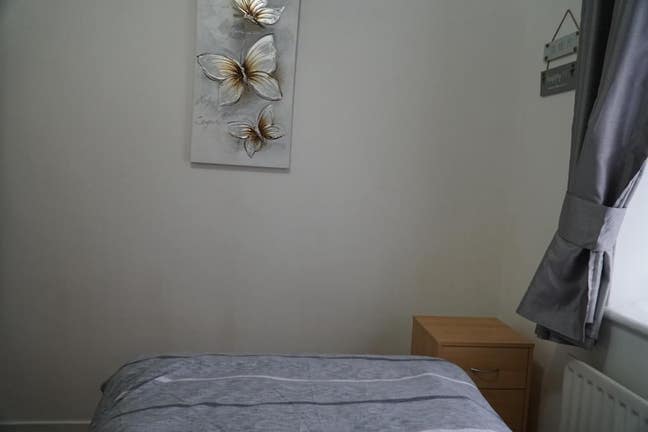 Large single room Main Photo