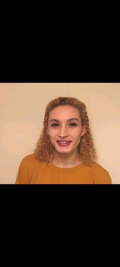 29 year old Female professional seeks double room Main Photo