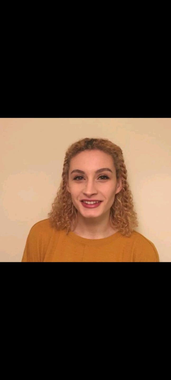 29 year old Female professional seeks double room Main Photo