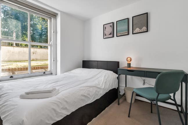 2 Double Bedroom Bright Flat in a Great location  Main Photo