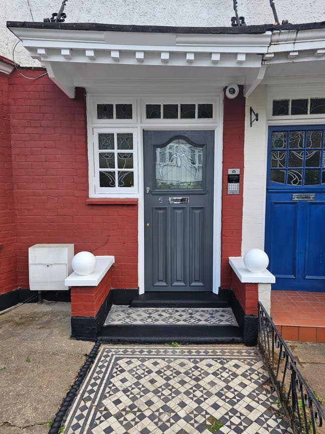 Lovely 1 Bed Apartment with Bills & Large Garden Main Photo