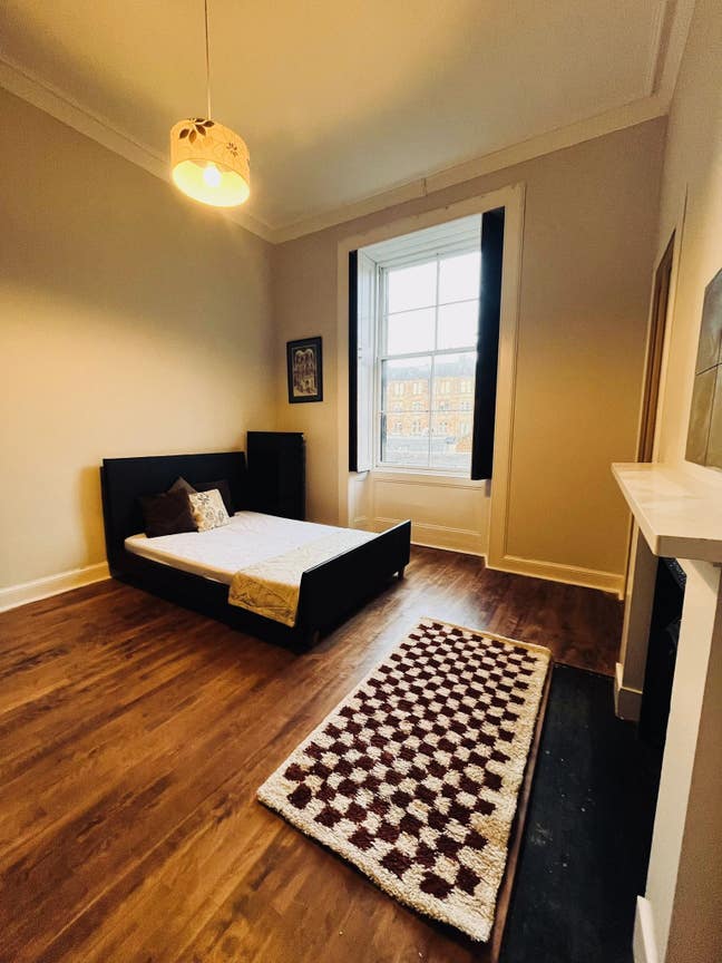 Grand Spacious Flat | Dowanside Rd, Westend Main Photo