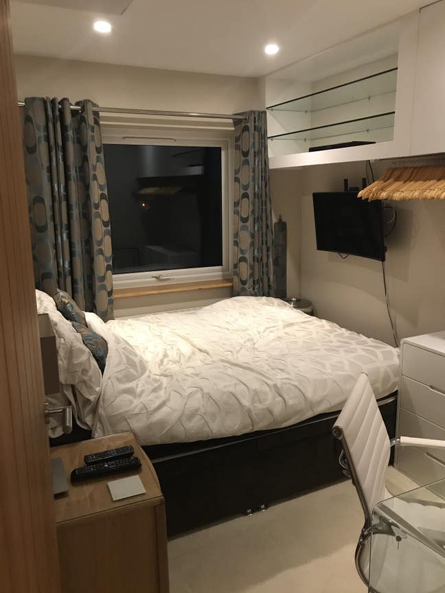 Double Bedroom in Modern Home Main Photo