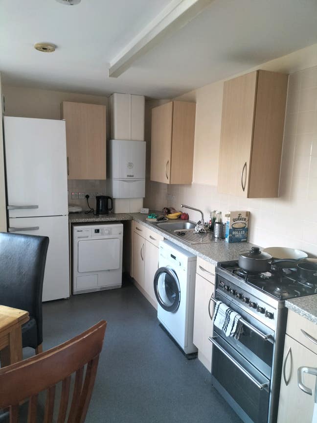 Lovely modern room to let  Main Photo