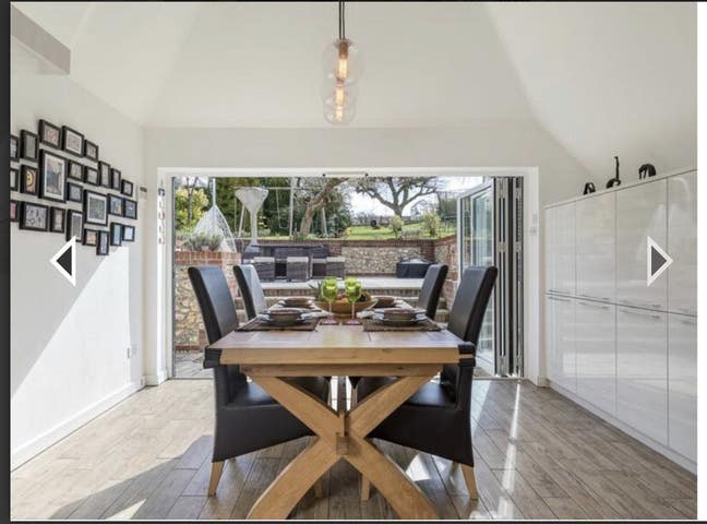 Country cottage Room | Gym • Jacuzzi • Parking Main Photo