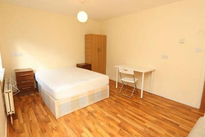 Liverpool St I Aldgate East I All bills included Main Photo