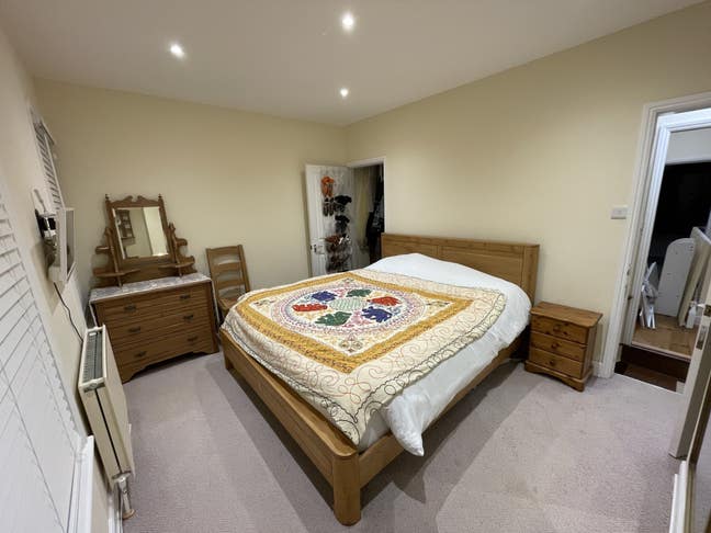 2 double Bedroom property With live in landlord Main Photo