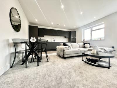 Stunning 2 Bedroom Maisonette CR8 Main Photo