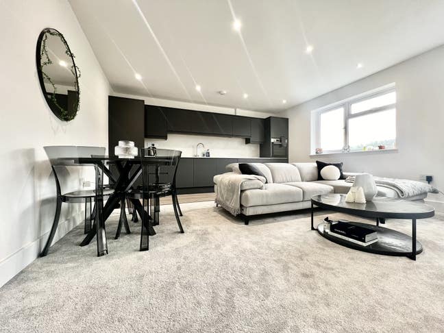 Stunning 2 Bedroom Maisonette CR8 Main Photo