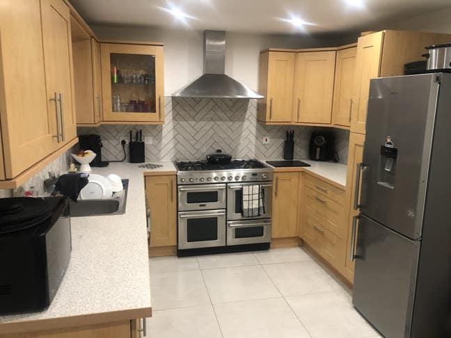 Beautiful clean double room BS7  Main Photo