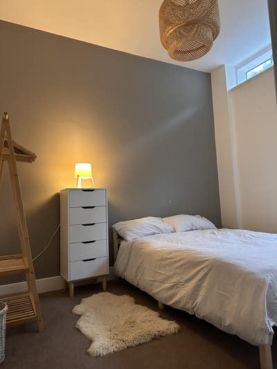 Pretty and Light Room with Private Bathroom Main Photo