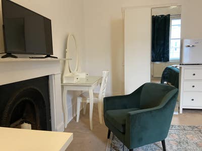 Very spacious furnished double room with en-suite  Main Photo
