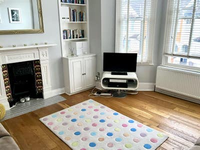 Double bedroom in mansion flat Main Photo