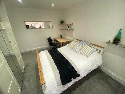 Lovely double room *Private Wet Room" Main Photo