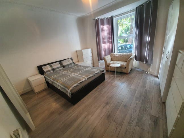 Large Double Room For a Couple Main Photo