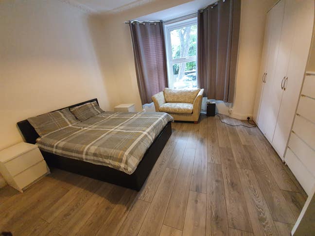 Exceptionally Large Double Room Main Photo