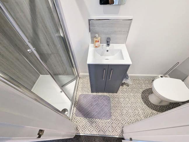 ** Modern En Suite Russell Hall All Bills Included Main Photo