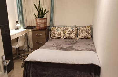 Rooms to let in all female household . Main Photo