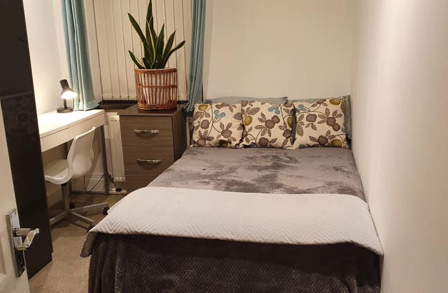 Rooms to let in all female household . Main Photo