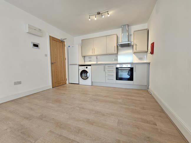 Flat 6, Coppingford Hall Main Photo