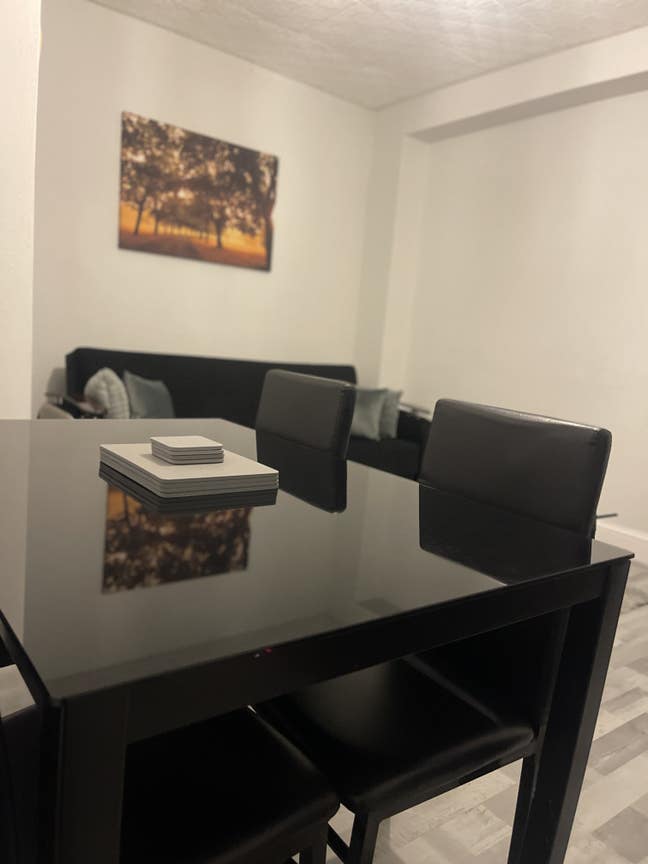Fully-Furnished 2 Bedroom Flat with free parking  Main Photo