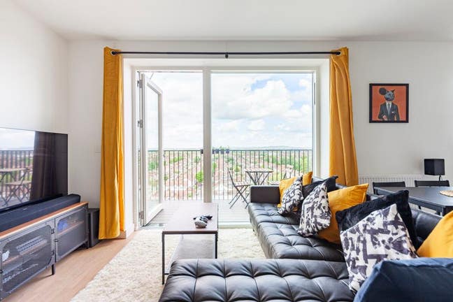 Double Room in Top floor Flat Located In Southall Main Photo