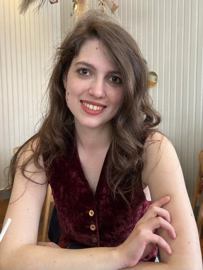 Professional Female seeks a single or double room Main Photo