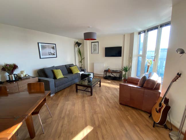 Dbl room, private bathroom in spacious penthouse Main Photo