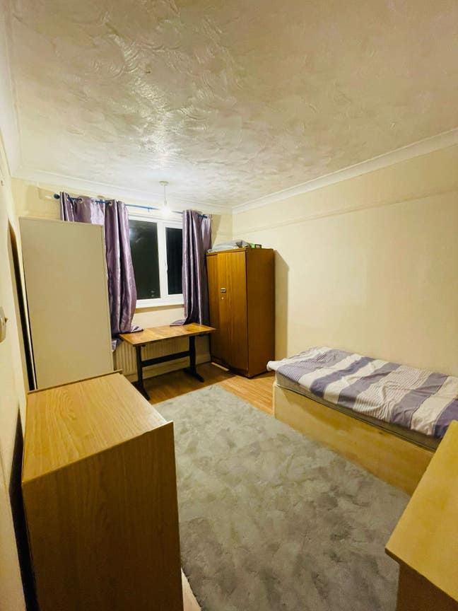 Single Room in a Friendly Muslim  House Main Photo