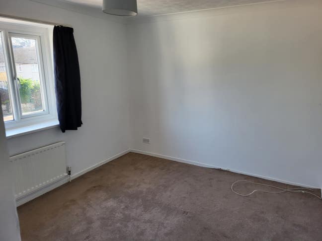 Large unfurnished bedroom  Main Photo