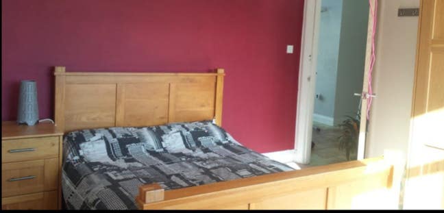 Lovely large Double Bedroom with Views  Main Photo