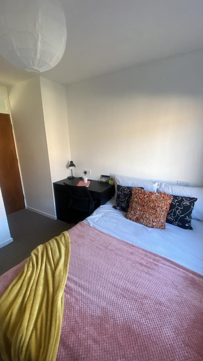 Rooms available now - single occupancy  Main Photo