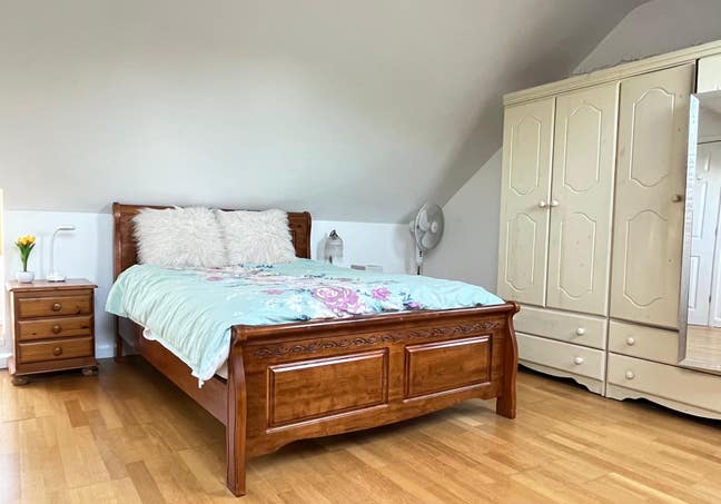 Beautiful Spacious  Room with ensuite WC  Main Photo