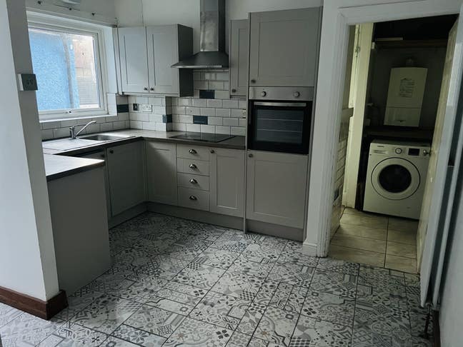 Room  Available  in  Crayford Main Photo