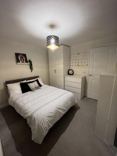 Modern En-Suite Room with Easy Access to M54 Main Photo