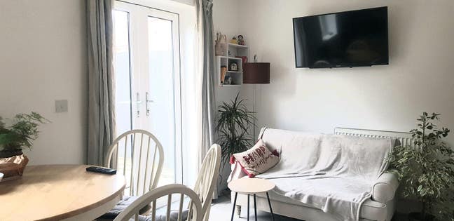Large Bright Double Bedroom Main Photo