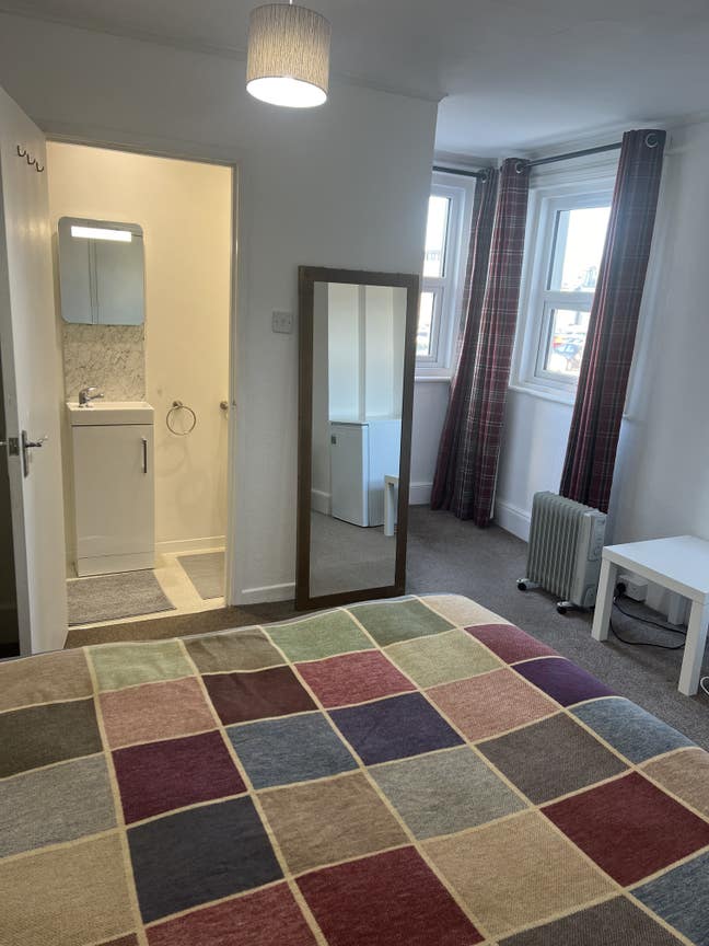 En-suite Double Room! Bournemouth Town Centre! Main Photo