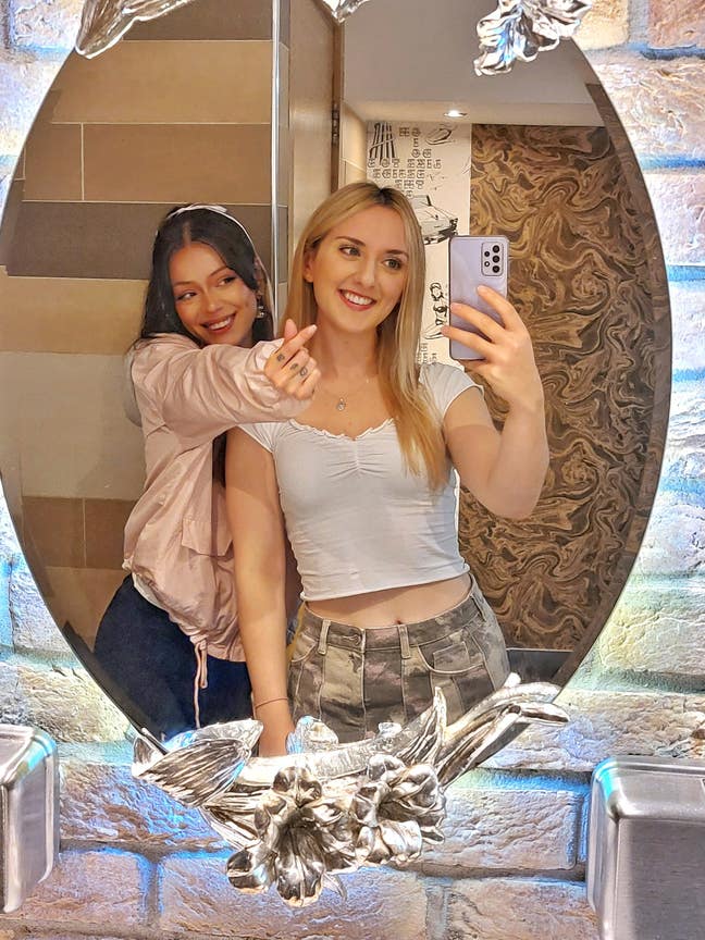 Looking for a clean tidy female flatmate/1 bedroom Main Photo