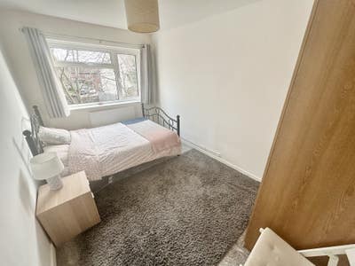 Monday to Friday bedroom available Main Photo