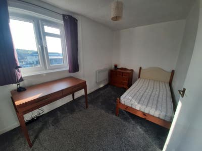 Single room available in a bright two-bedroom flat Main Photo