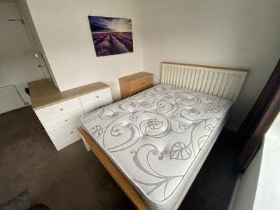 Female house share Full Fibre Ultrafast Broadband Main Photo