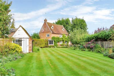 Rooms inCharming 17th Century Cottage Main Photo