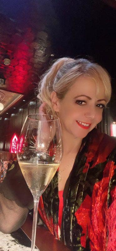 Dear future flatmate,  Allow me to introduc... Main Photo