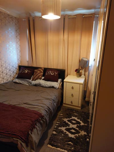 Double bedroom sharing rest of house Main Photo