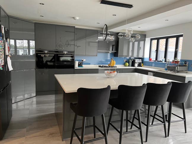 Large Spacious En-suite in Modern House - TW15 Main Photo