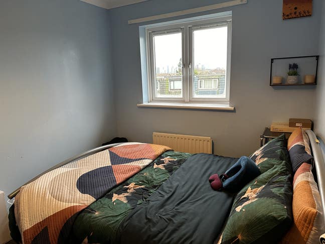 Spare Double Room Custom House Canning Town Main Photo